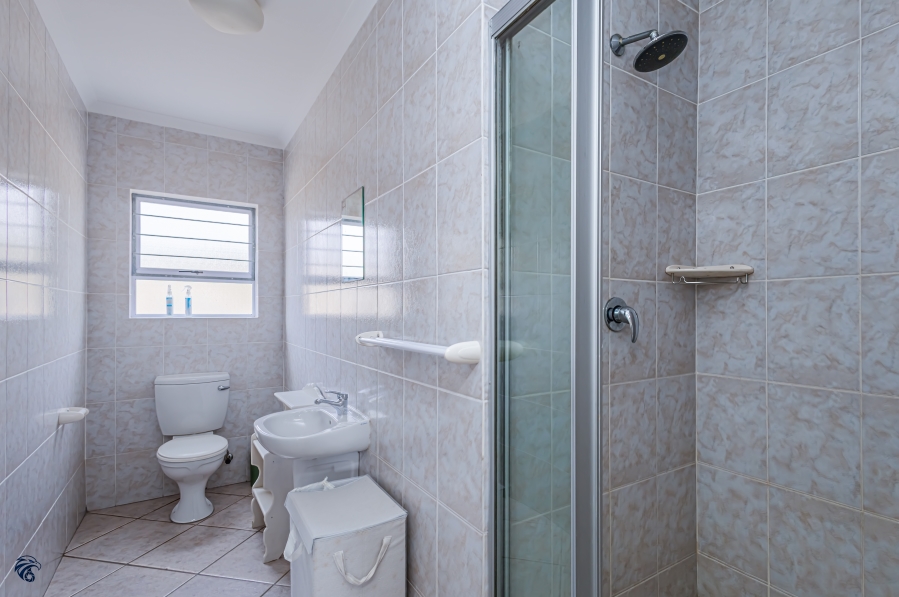 6 Bedroom Property for Sale in Middedorp Western Cape